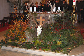 Festlicher Altar zur Hubertusmesse